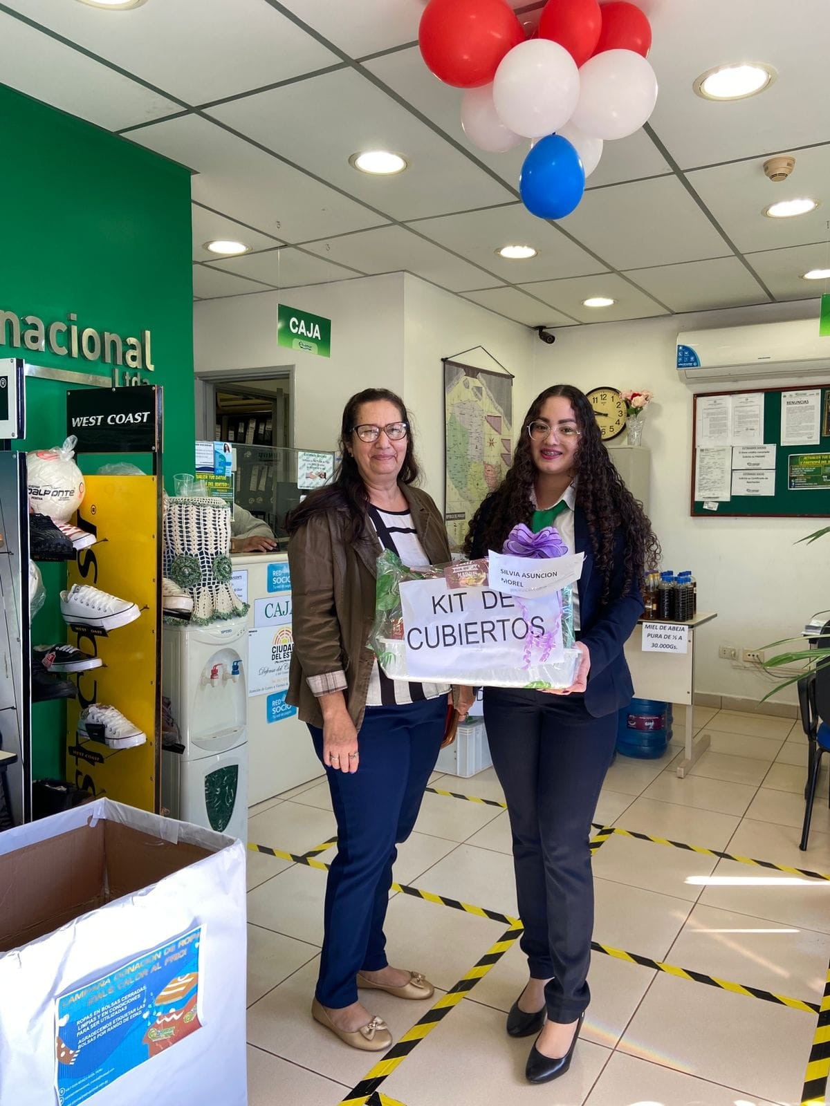 Entrega de premios a los Felices  ganadores del DIA DE LA MADRE  gracias por su participación.